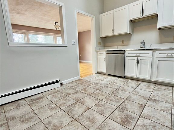 3rd image of 4 Lockwood Rd