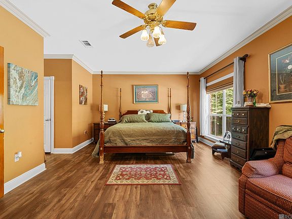 3rd image of 10203 Greenwell Springs Rd