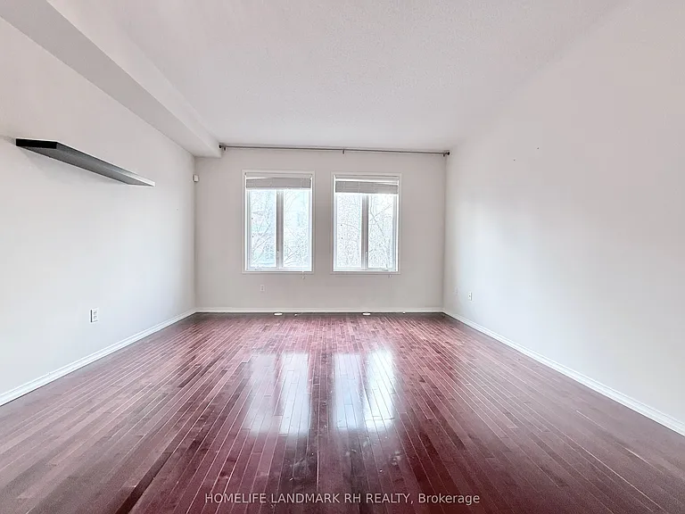 5 Coburg Cres — Photo 3