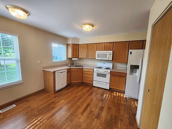 4th image of 277 Capitol Dr Unit A