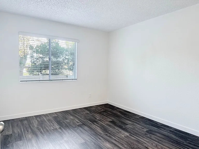 Peppertree Apartments — Photo 56