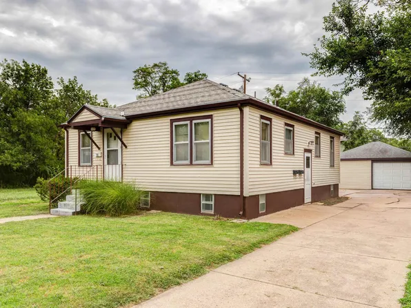 131 S 12th St, Salina, KS 67401