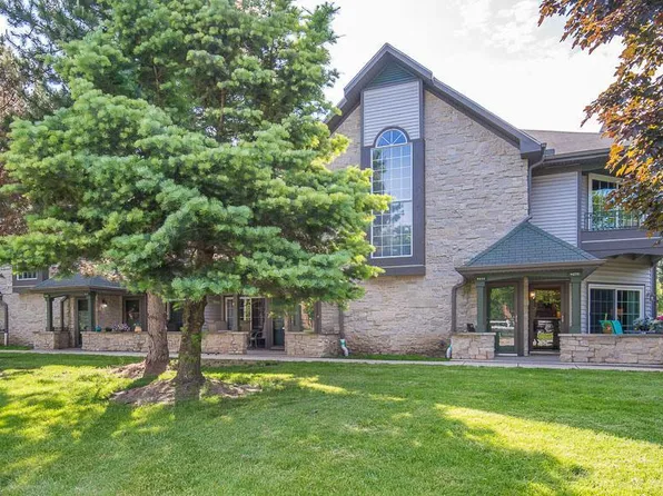 9245 W Forest Home Ave #9245, Hales Corners, WI 53130