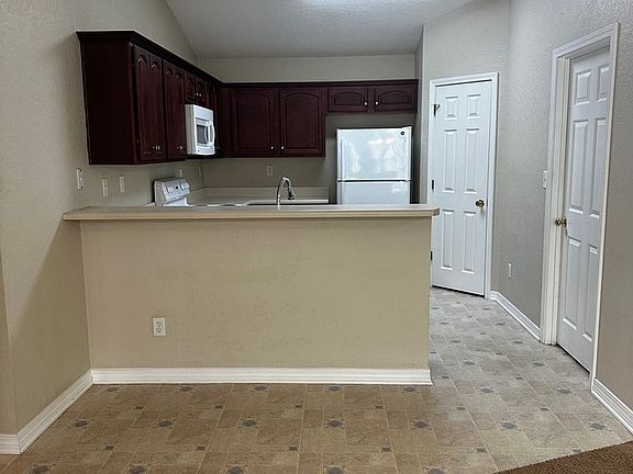 5th image of 8437 James Taylor Ln