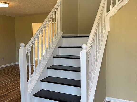 2nd image of 1602 Village Place Cir NE