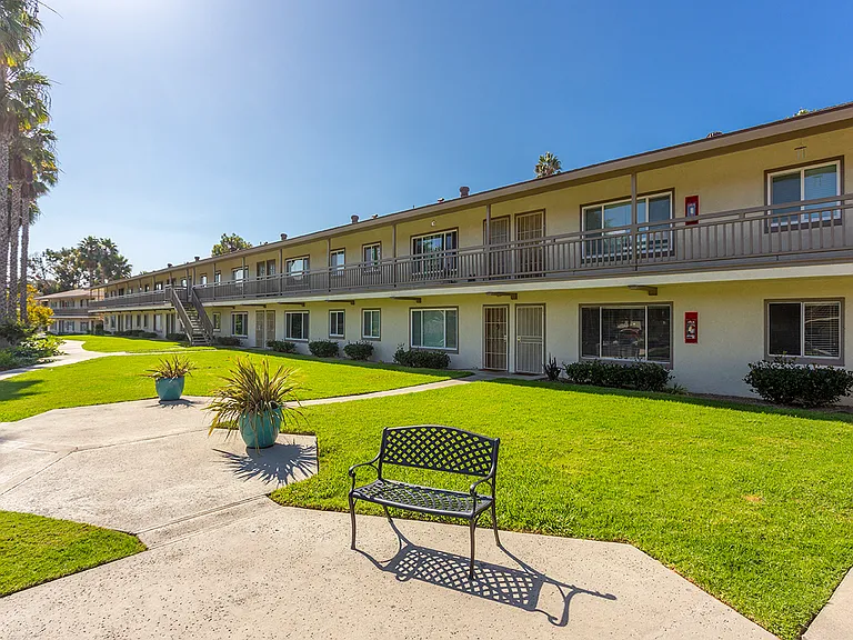Stoneybrook Apartments — Photo 3