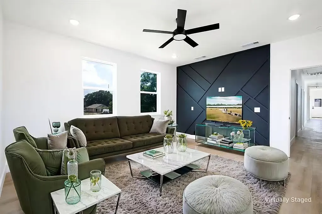 4 bed, 2.5 bath, 3200 sqft, $4,500 — Photo 1