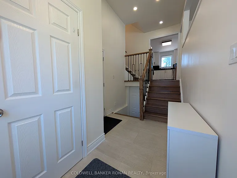 41 Camrose Dr — Photo 5