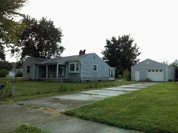 4th image of 2841 Gladstone St