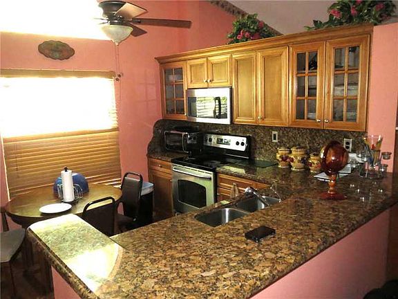3rd image of 1014 W Jasmine Ln