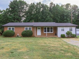 14 Hillside Park Dr, Thomasville, NC 27360