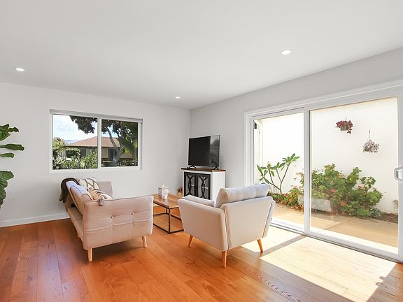 2nd image of 4545 Aragon Dr #4