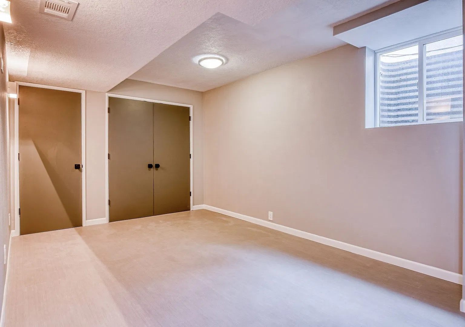 Spectacular Remodeled 3Bed/3Bath Mid Century Home — Photo 4