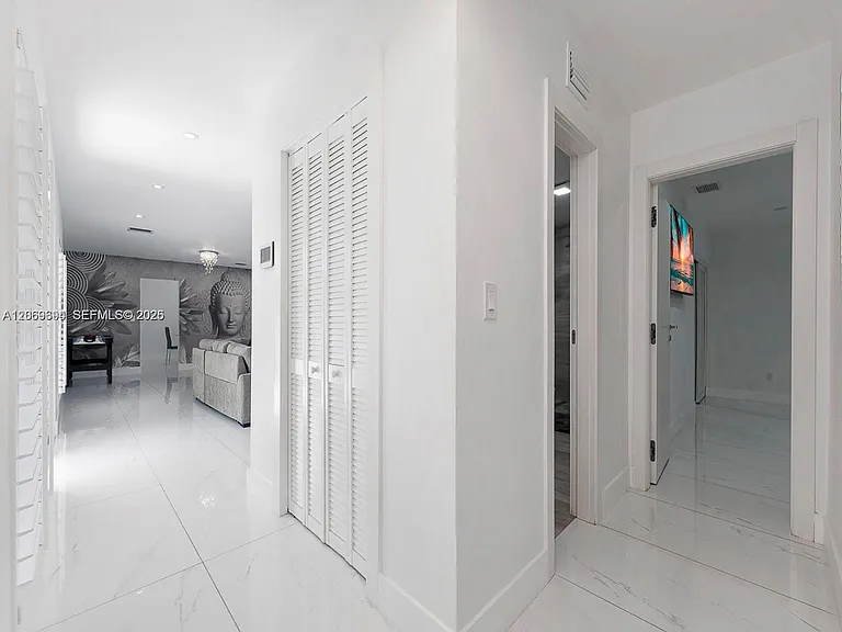 6951 Miami Lakeway S — Photo 9