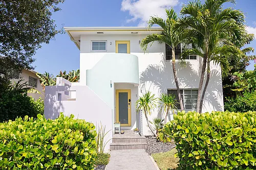 210 S Ocean Breeze Photo 1