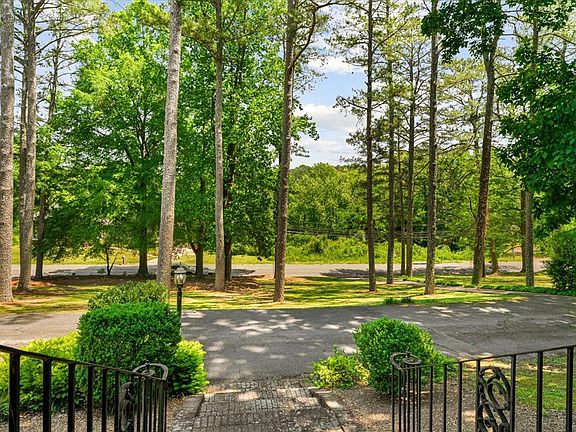 4th image of 1104 W Lakeshore Dr