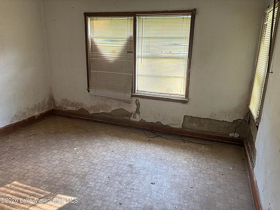 4th image of 89 Stewart St
