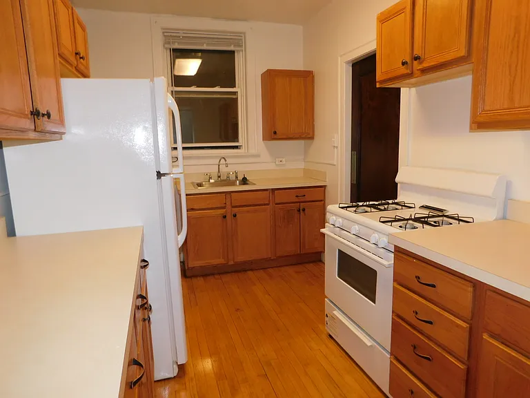 2600-10 Eastwood Ave — Photo 6