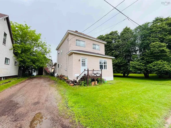 9 Dundonald St, Amherst, NS B4H 1G8