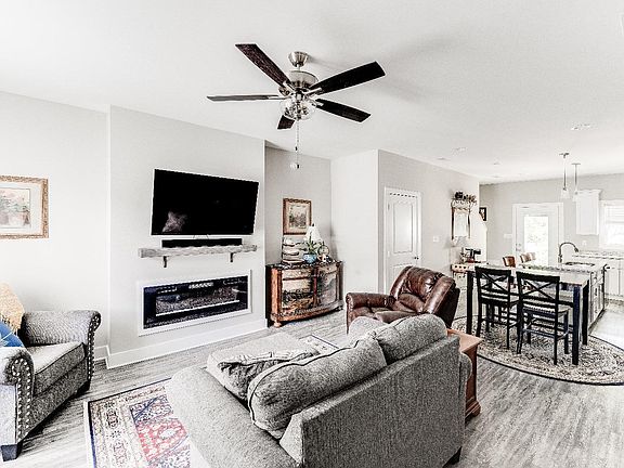 5th image of 67 Cuddington Ln