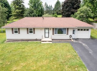 2045 Meadow Dr, Palmyra, NY 14522