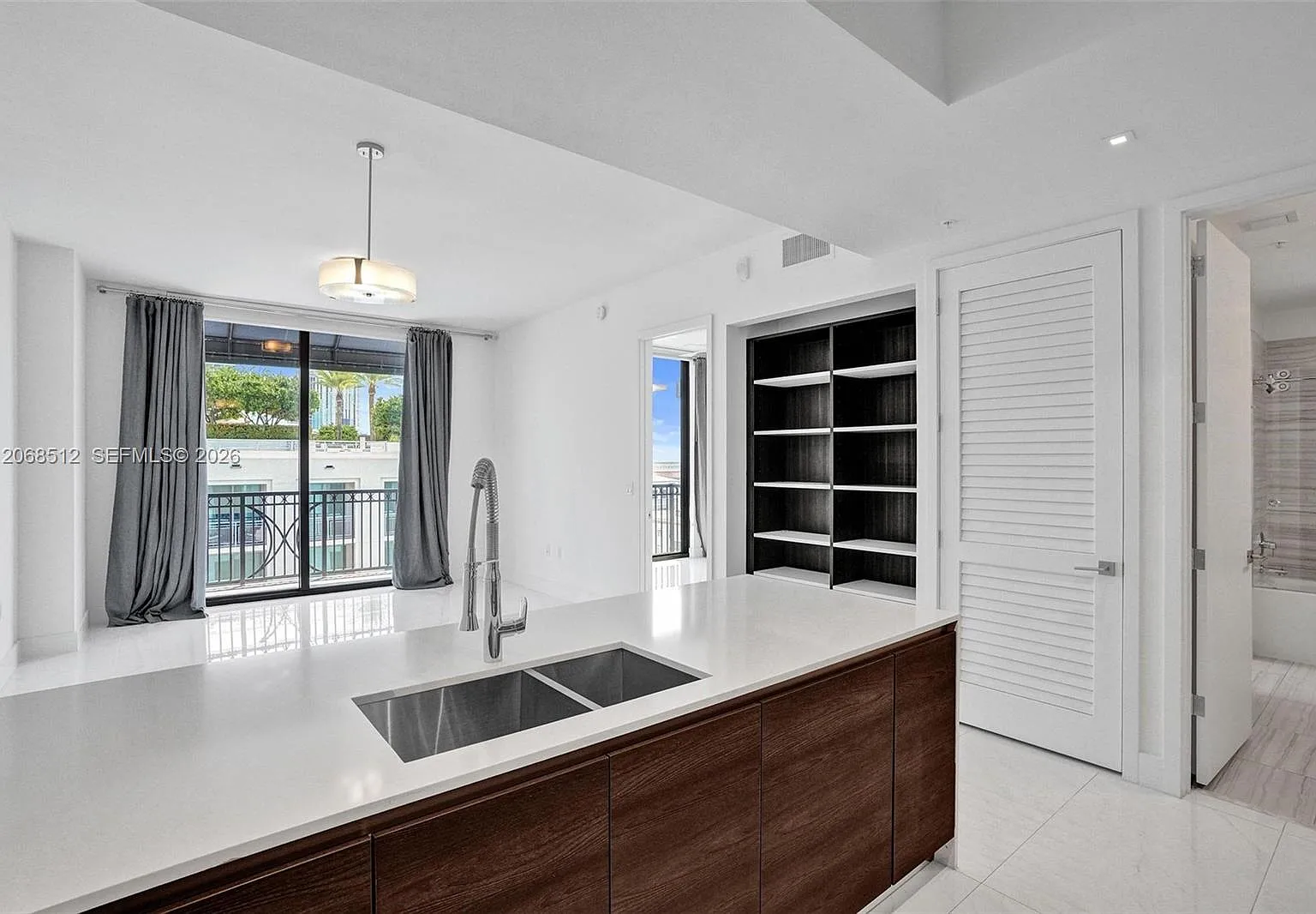 Merrick Manor Condo — Photo 3