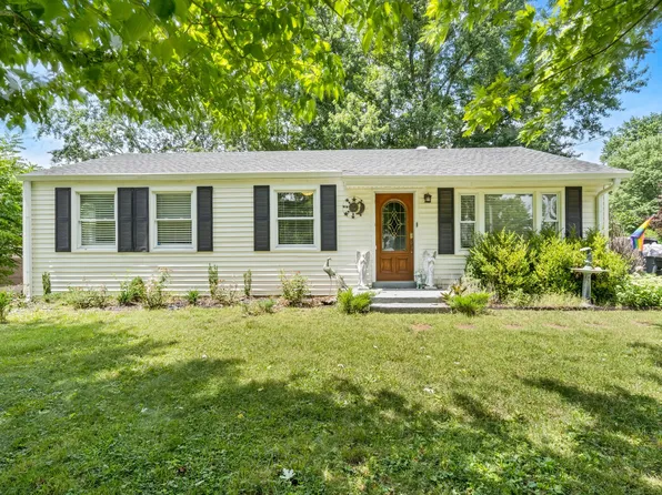 1023 W College St, Greenbrier, TN 37073