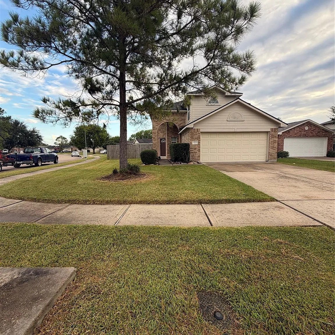 4 bed, 2.5 bath, 1995 sqft, $2,100 — Photo 2