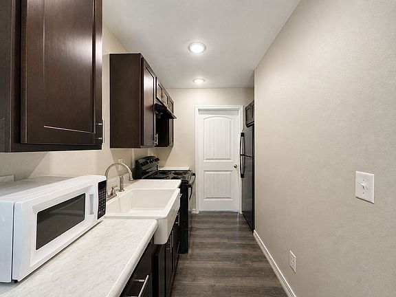 5th image of 103 King George St #B