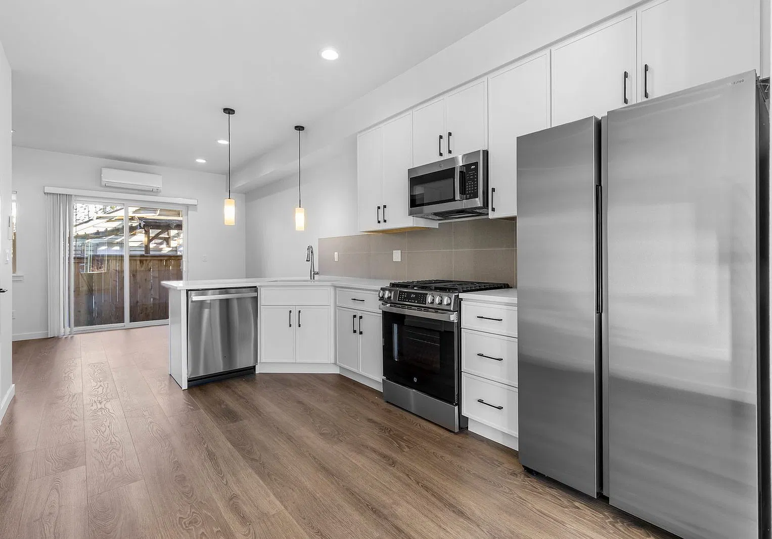 2 bed, 2.5 bath, 984 sqft, $2,795 — Photo 3