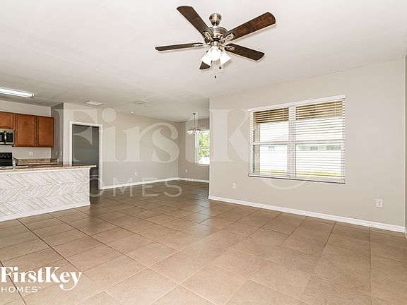 4th image of 629 SW 25th Ter