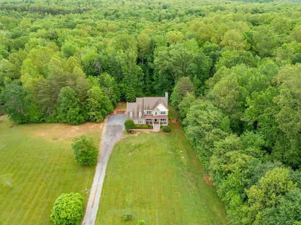 838 Hartwood Rd, Fredericksburg, VA 22406