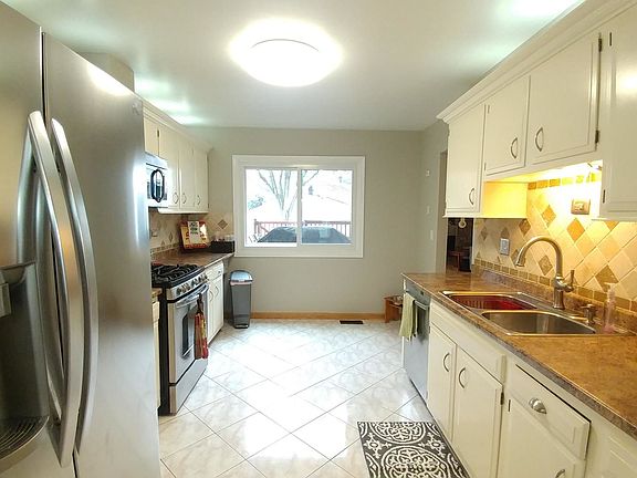 3rd image of 231 Oakwood Ln