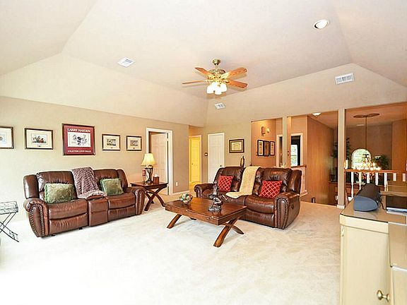 3rd image of 2934 Oakland Dr
