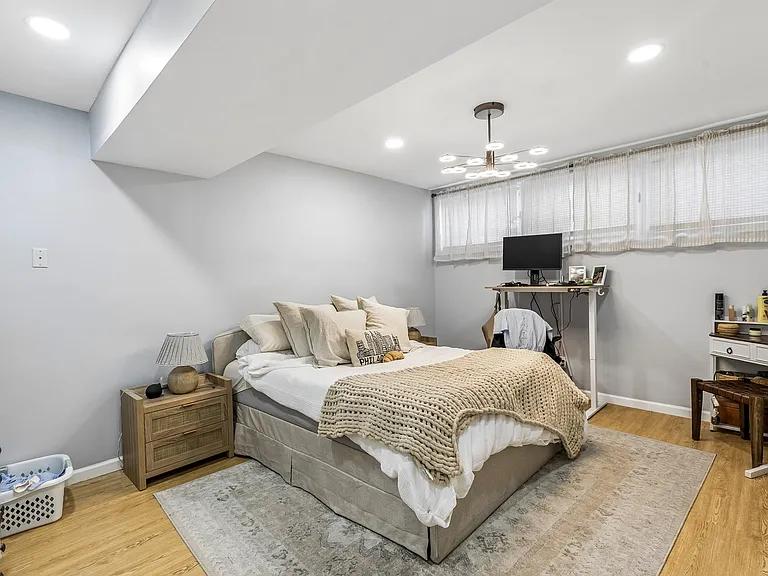 1130 Lombard St — Photo 34