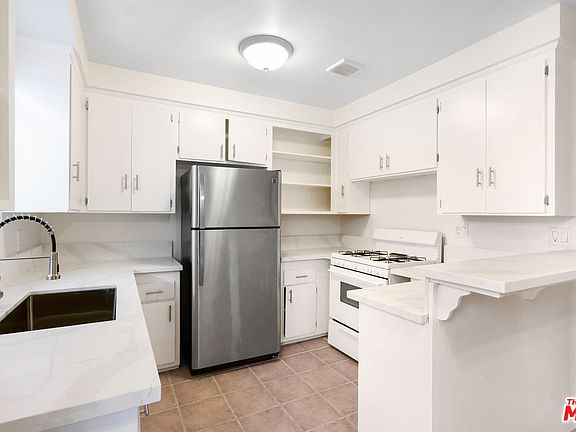 4th image of 710 N Market St #1