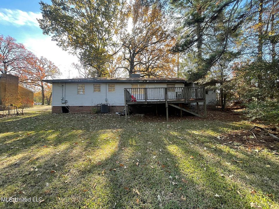 2nd image of 172 Queen Joanna Ln