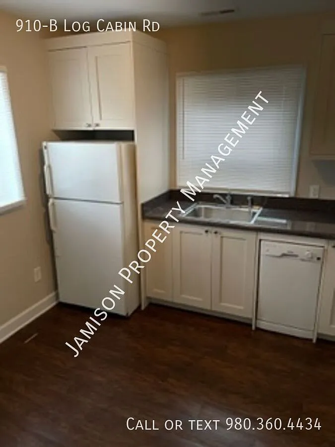 Clean & Fresh ready to move in! — Photo 3