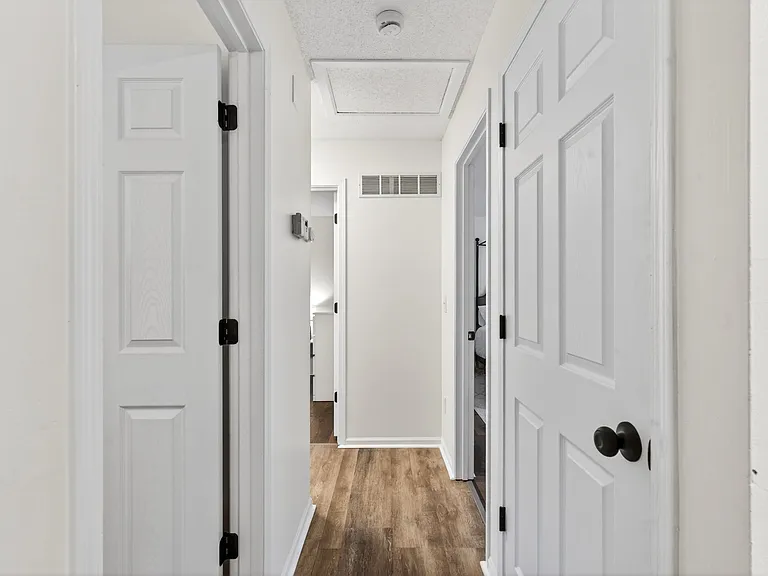 2126 Hungerford Dr — Photo 16