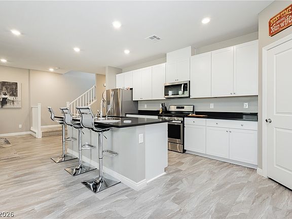 2nd image of 882 Cherry Glen Pl