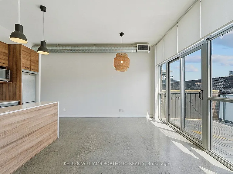 569 King St E #407 — Photo 13