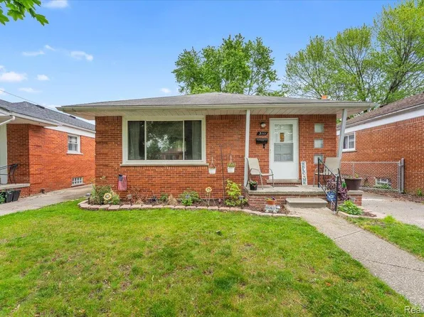 3111 Laclede St, Lincoln Park, MI 48146