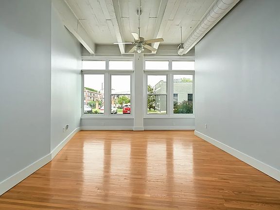 3rd image of 3001 Gillham Rd APT 104