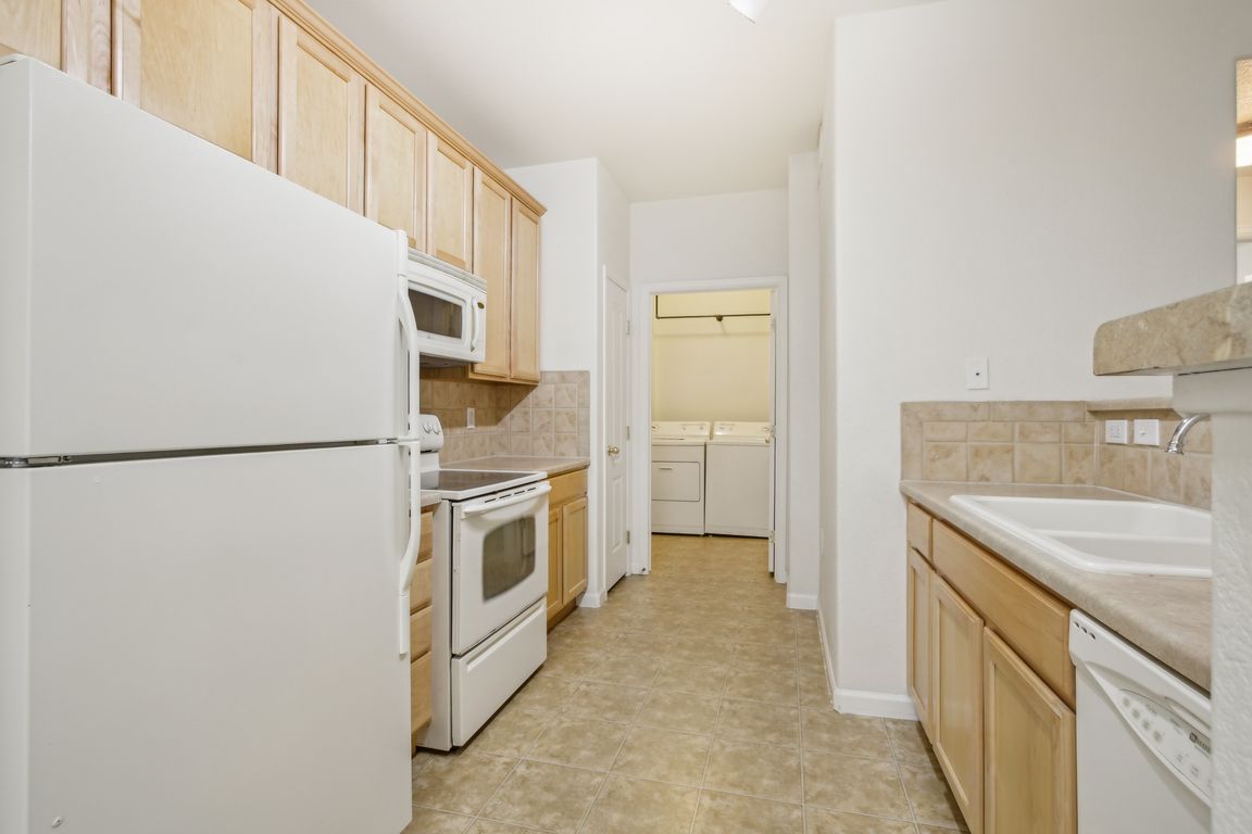 W 55th Dr-2805-013.jpg