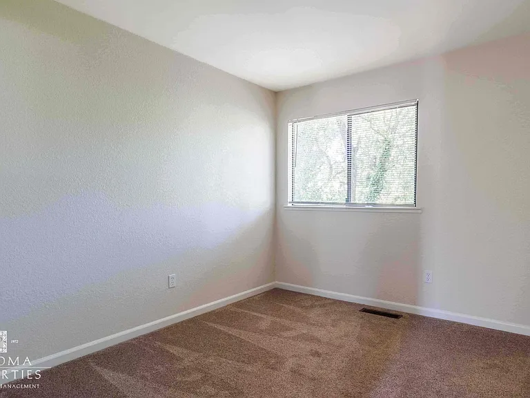 114 Melody Ct — Photo 37