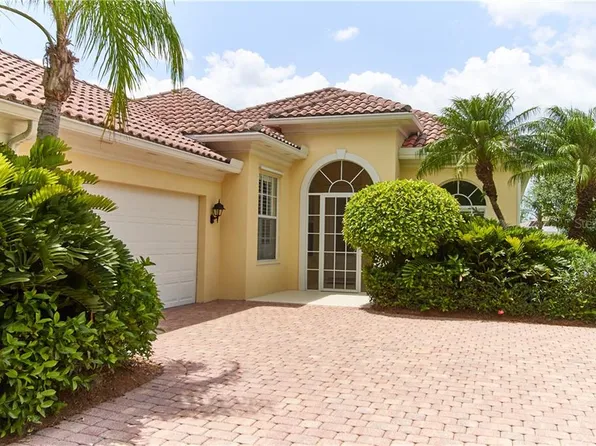 5840 Ferrara Dr, Sarasota, FL 34238