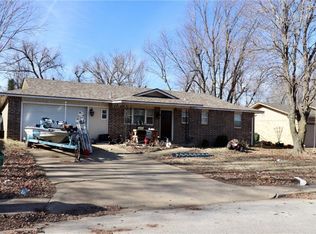 1402 Letha Dr, Springdale, AR 72762