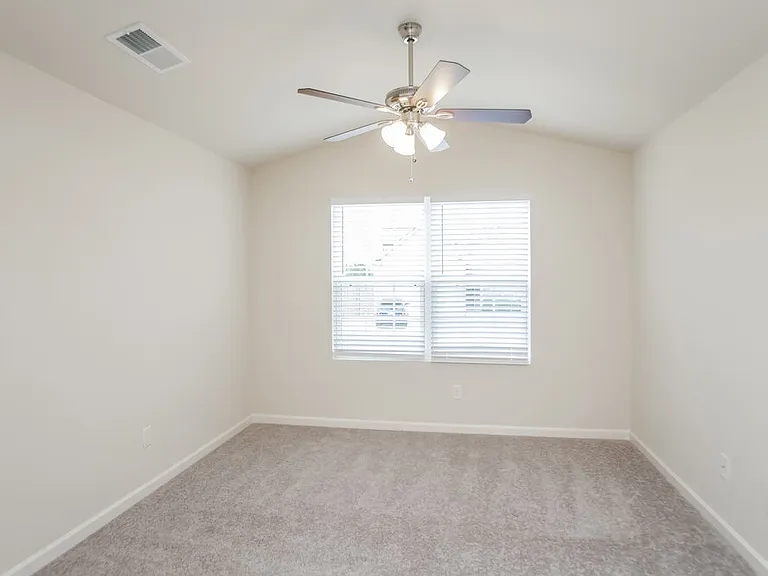 302 Freeman Cir — Photo 8