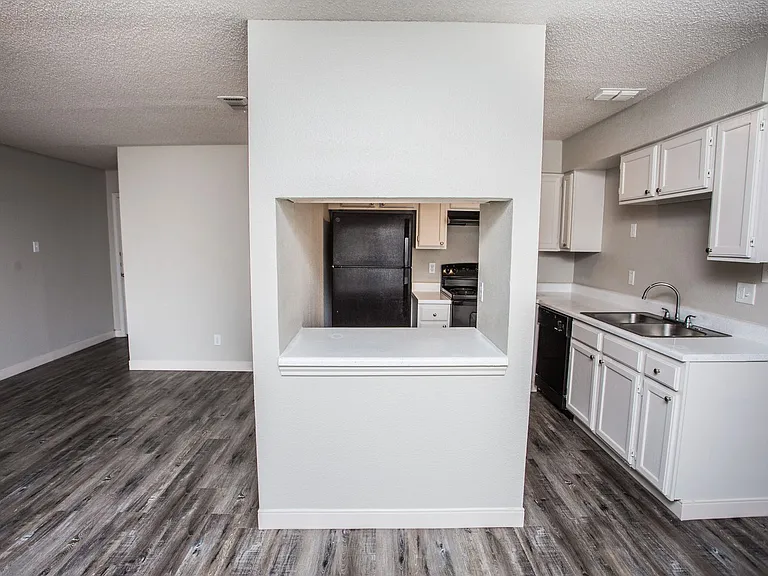 Saddlewood Apartments — Photo 33