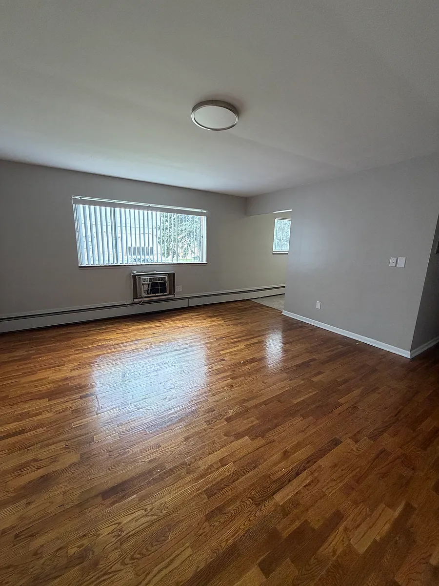 Building Photo - 740 Edgemont Blvd #3